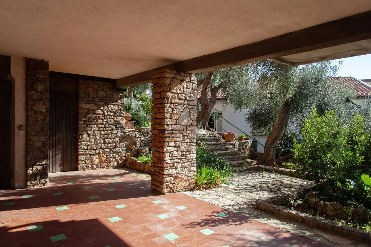 Ingresso in pietra