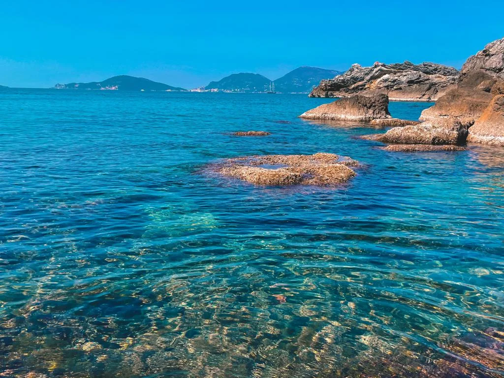 Caletta rocciosa vicino Tellaro